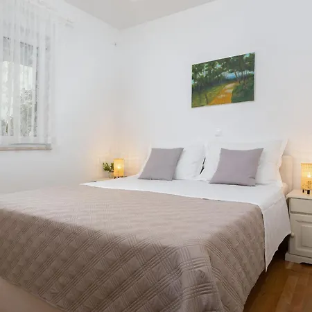 Apartman Paula *