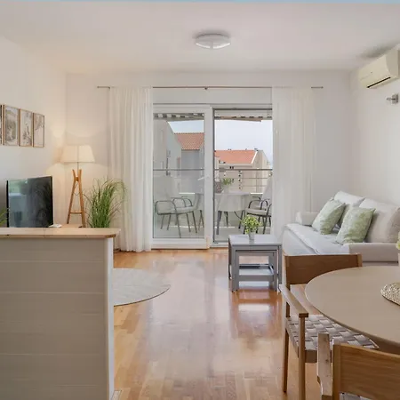 Paula Apartman Promajna